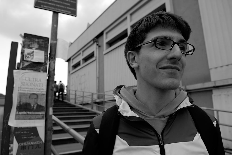 Davide è uno studente al quarto anno della facoltà di design. Vive in Brianza ed ogni giorno viene in Bovisa con il treno. Gli piace molto questa zona, ma teme che nei prossimi anni cambierà radicalmente